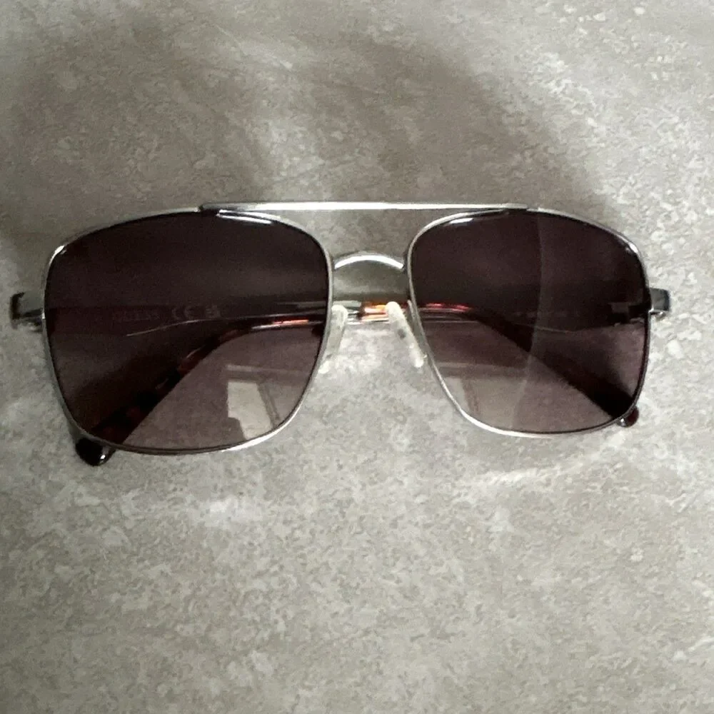 Guess lens has